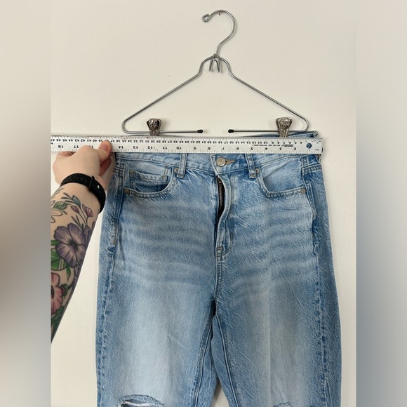 American Eagle Mom Jeans - Picture 9 of 10